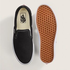 Vans Black and White Asher Slip On’s